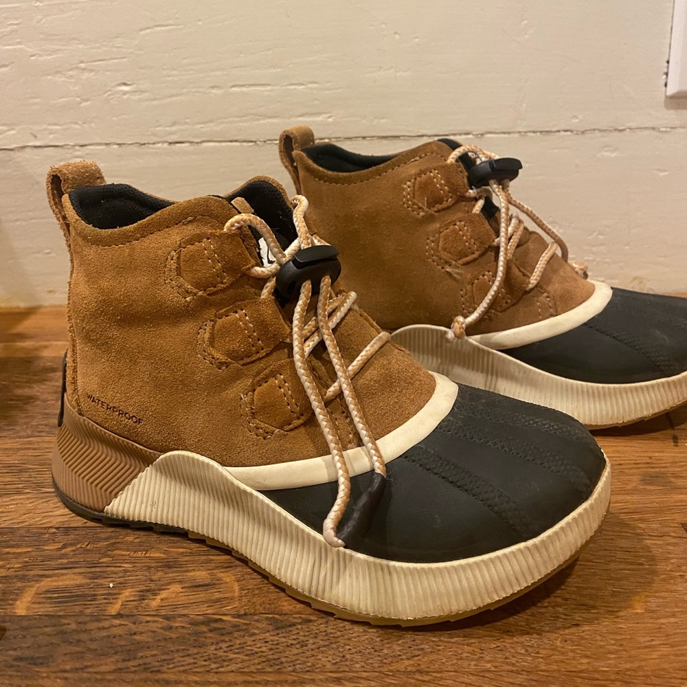 Sorel Kids Boots in Tan and Black
